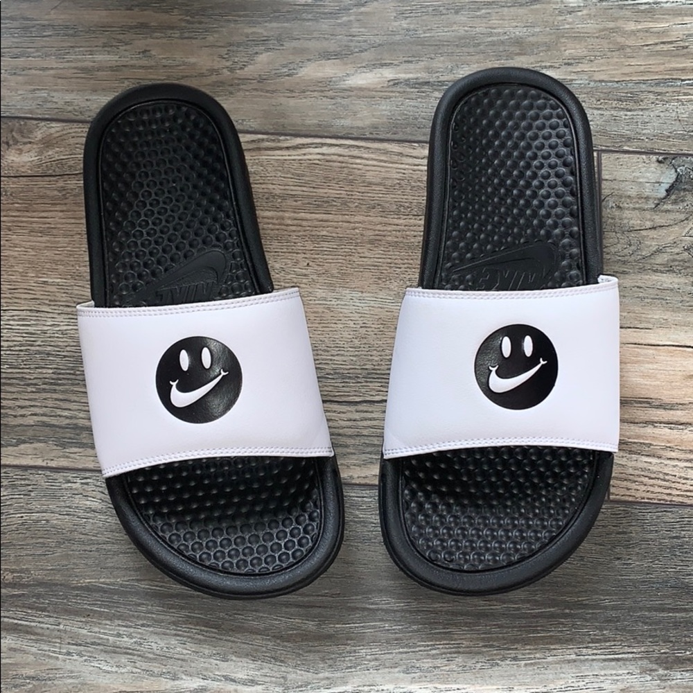 Nike Smiley Faced Check slides